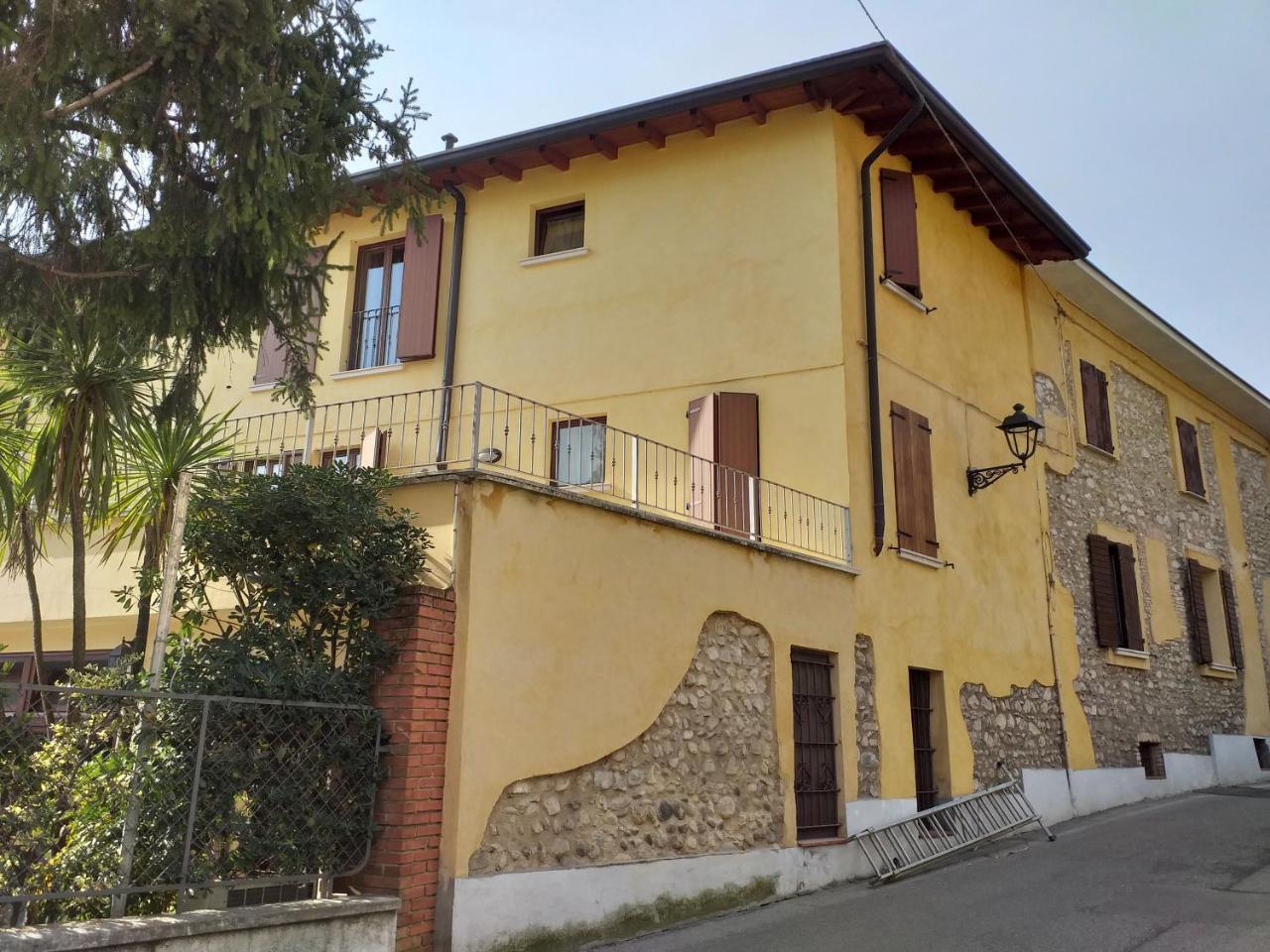 Апартаменты Borgo Antico Сан-Феличе-дель-Бенако Экстерьер фото